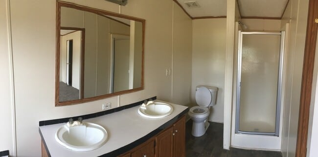 Building Photo - Newly remodeled 3 BDR / 2 BA Home