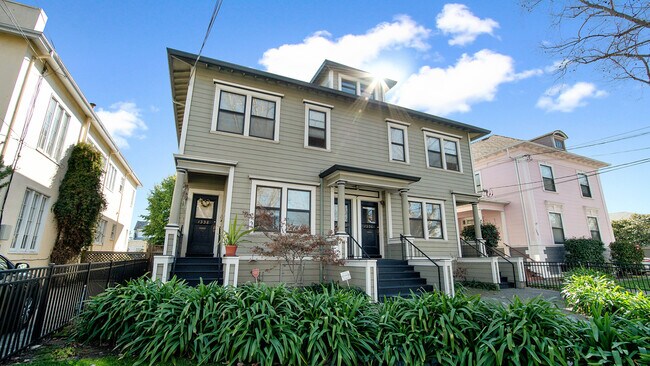 Building Photo - 1336 Park Ave