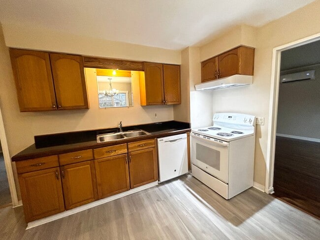 Building Photo - 3 Bedroom SE Portland Home!