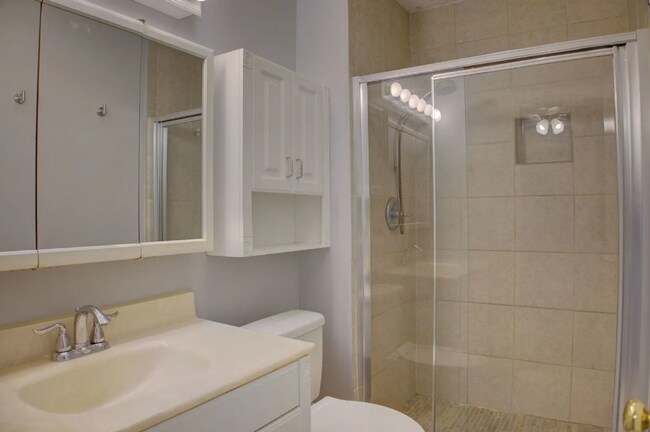 Building Photo - 3-Bed, 2-Bath in BA!