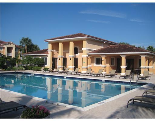 Building Photo - 181 SW Palm Dr