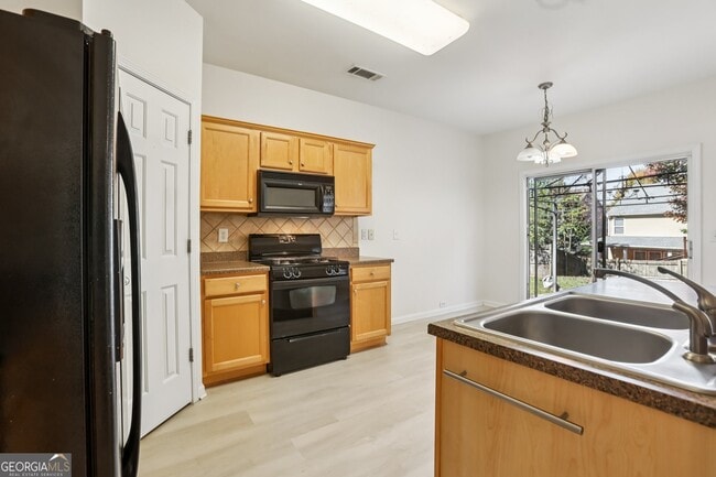 Building Photo - 5940 Bentley Way