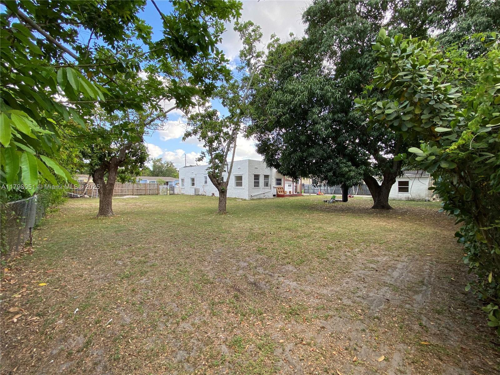 Building Photo - 479 NE 129th St
