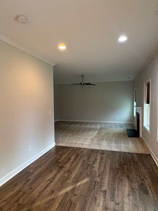 Building Photo - Gorgeous 4 Bed, 2.5 Bath Home in Fayetteville
