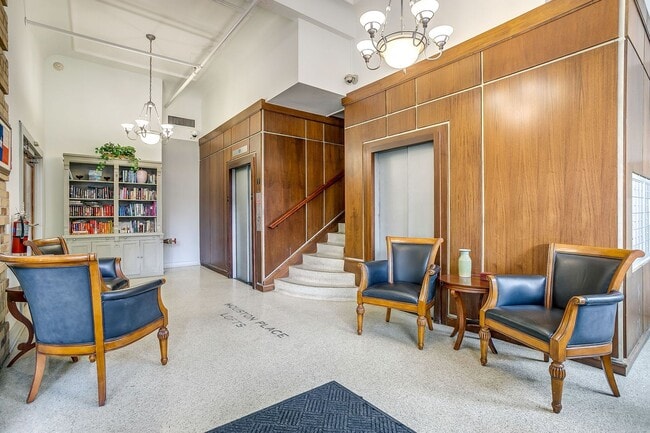 Building Photo - Beautiful 1 Bed- 1 Bath in Houston Place Lofts- Downtown Fort Worth- 76102