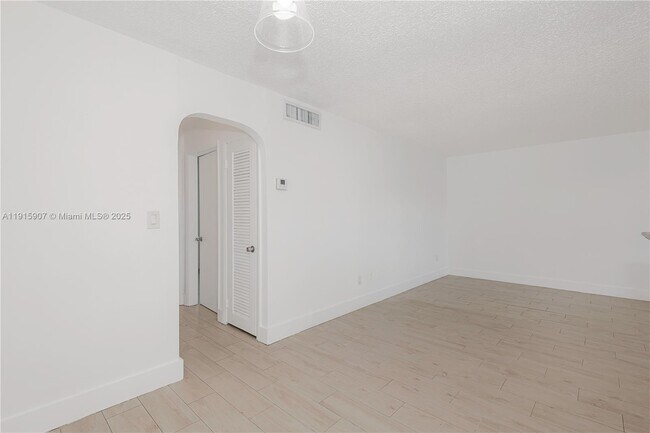 Building Photo - 631 Jefferson Ave