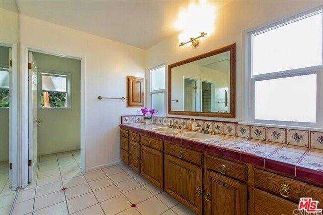 Building Photo - 5849 Goodland Ave