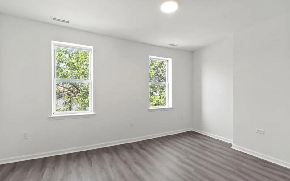 Building Photo - 4149 Lancaster Ave