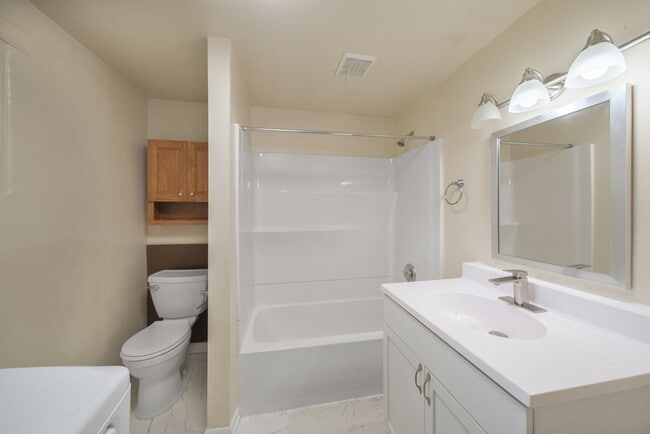 Building Photo - Mahomet | Renovated 2 Bed / 1 Bath Home