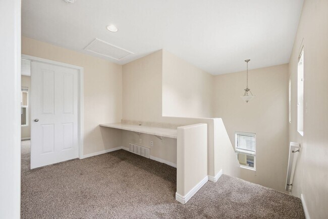 Building Photo - Spacious South Ogden Townhome w/ Garage