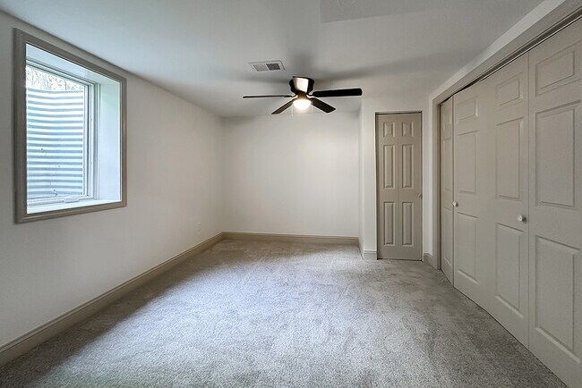 Building Photo - 922 N 122nd St