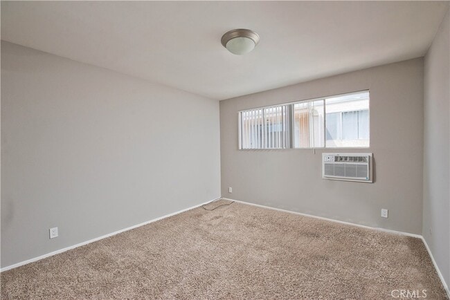 Building Photo - 5415 Newcastle Ave