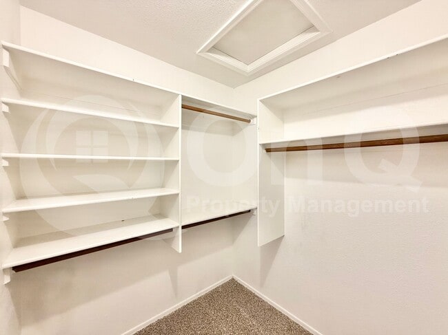 Building Photo - 1150 W Lark Dr