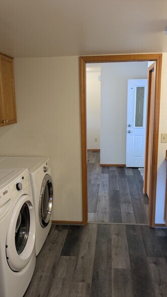 Building Photo - 517 Main Place