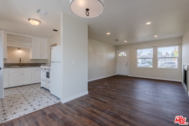 Building Photo - 6324 Goodland Ave