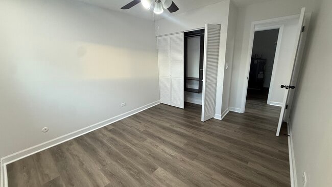 Building Photo - 880 E Old Willow Rd