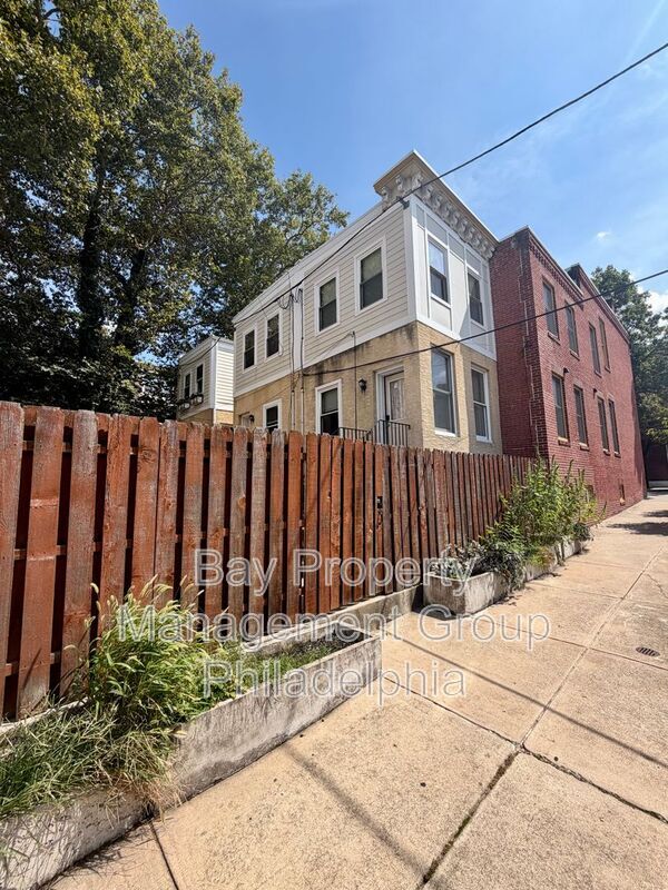 Building Photo - 3847 Spring Garden St