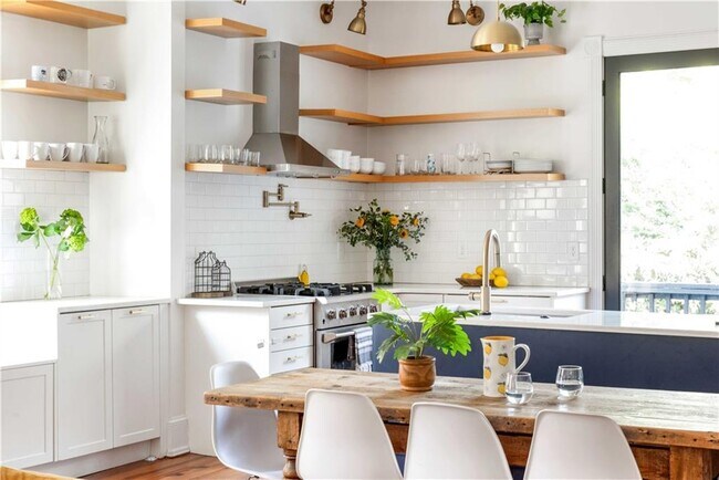 Building Photo - 383 Park Ave SE