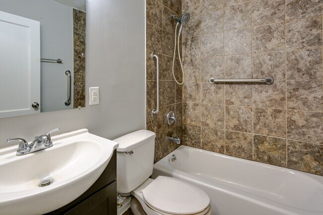 Building Photo - Beautiful Benson Ranch