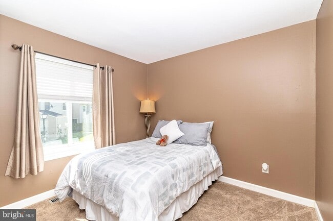 Building Photo - 251 Fir Tree Ct