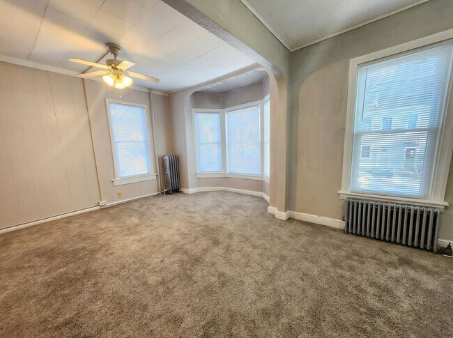 Building Photo - 1221 E Philadelphia St