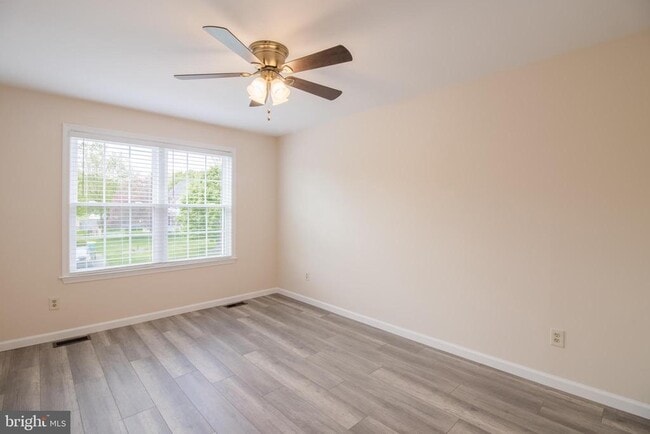 Building Photo - 254 Stanford Pl