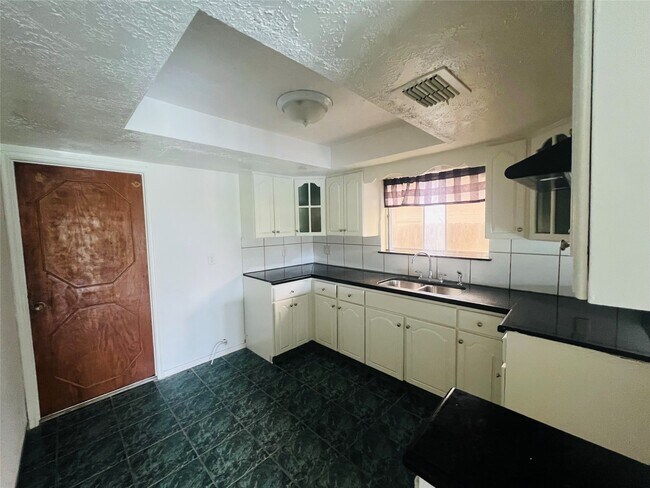 Building Photo - 7538 Winkle Wood Ln