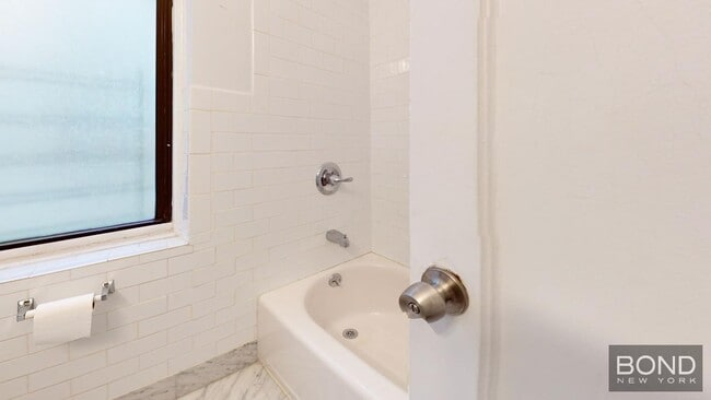 Building Photo - 106 E 81st St