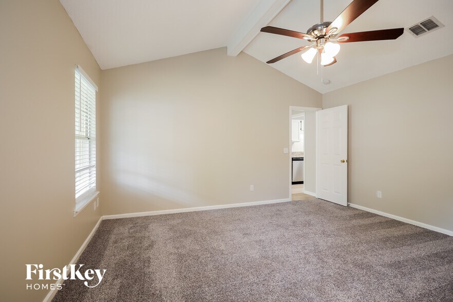 Building Photo - 10677 Talon Ct