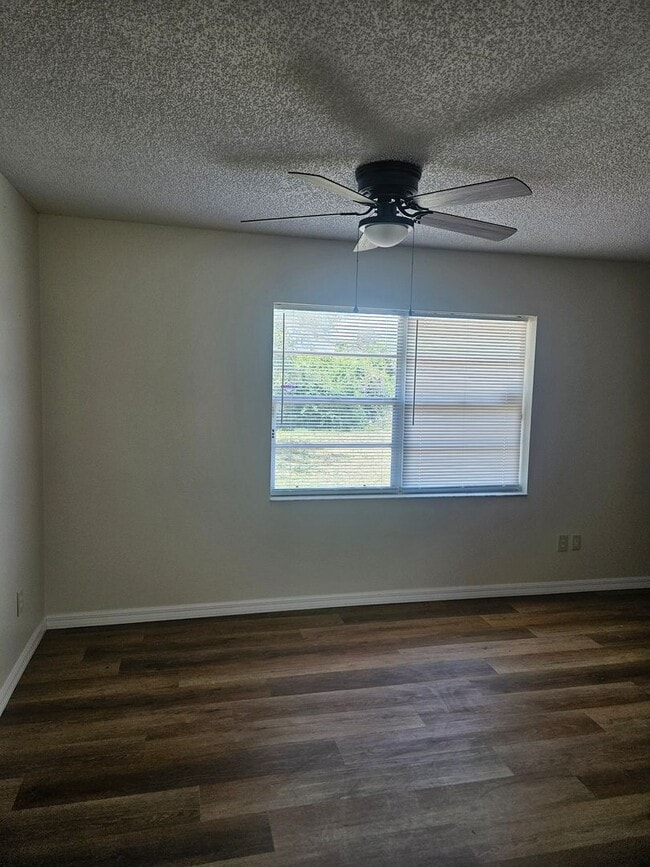 Building Photo - Charming 3 Bedroom, 1 Bath