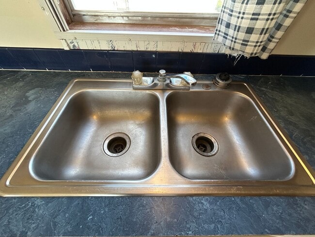 Building Photo - 3 Bed 2 Bath Updated Mobile Home w/ Fenced Yard & Many Amenities
