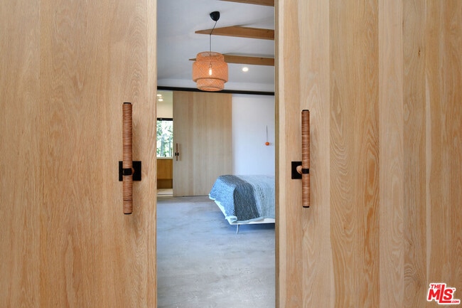 Building Photo - 2145 Linda Flora Dr