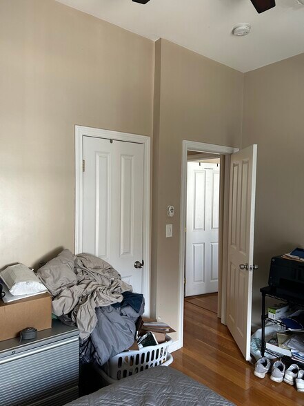 Building Photo - 49 Mozart St