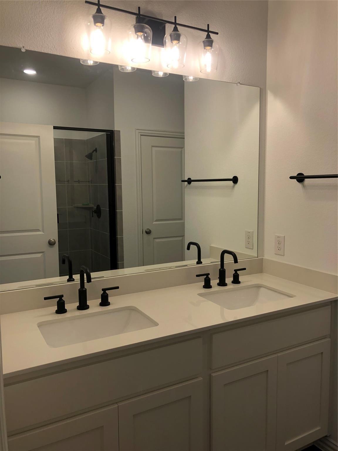 Building Photo - 2207 Primrose Trl