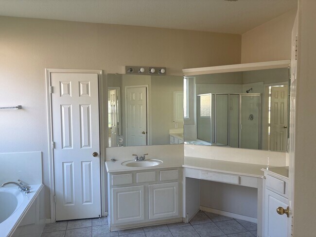 Building Photo - 11607 Bay Ledge Dr