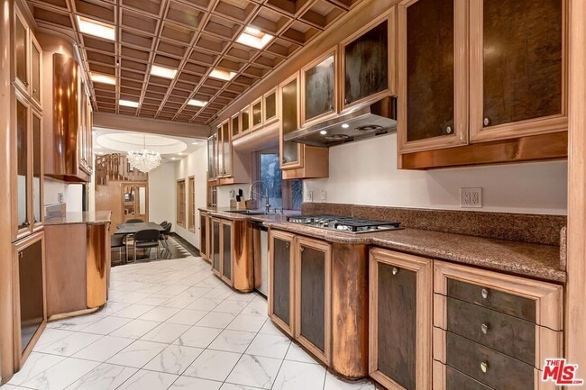 Building Photo - 133 S Swall Dr