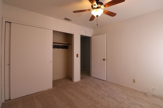 Building Photo - Great Southpoint Estates Home