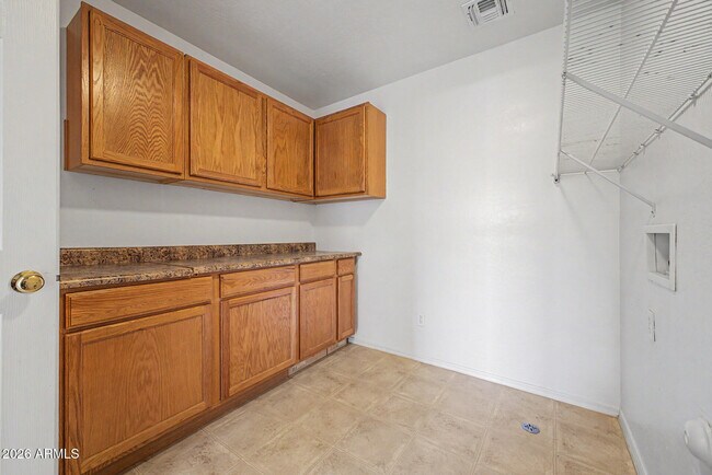 Building Photo - 3119 W Pleasant Ln