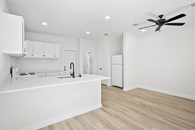 Building Photo - 602 Sheely St