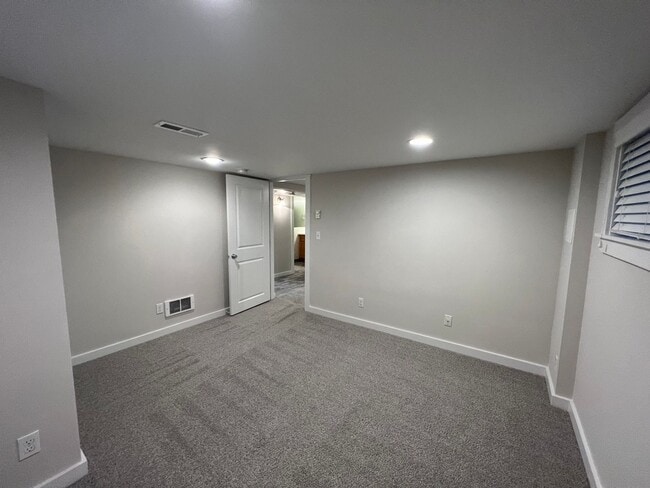Building Photo - Spacious Two-Story Home on Private Land in the Desirable Issaquah School District