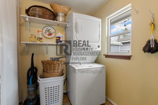 Building Photo - 1111 4th St W