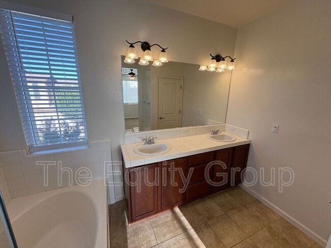 Building Photo - 1422 N PELAGO Ct