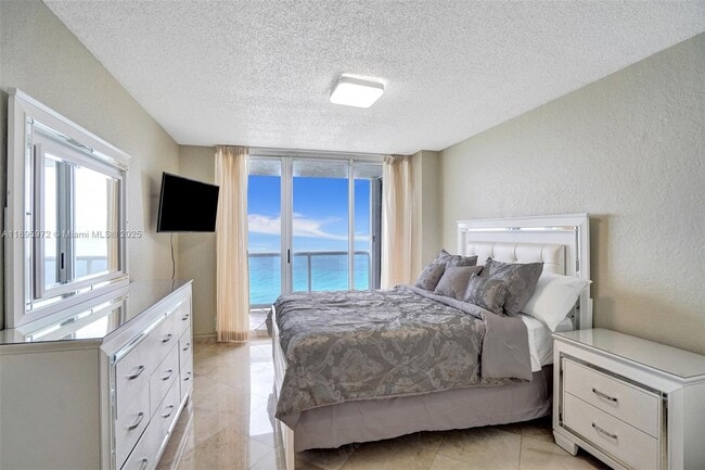 Building Photo - 16711 Collins Ave