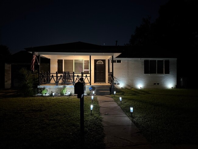 Building Photo - 2808 Grayson Dr