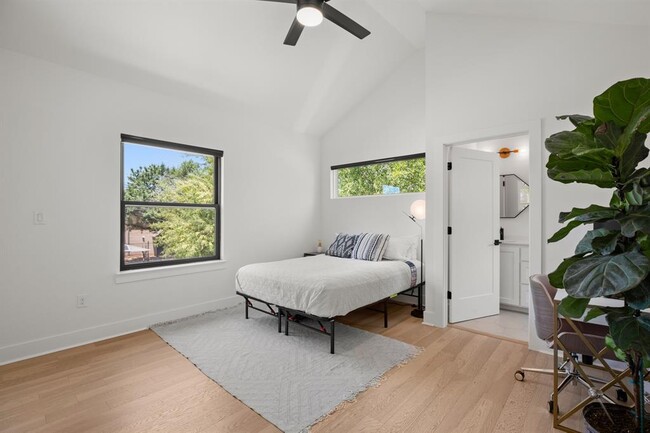 Building Photo - 1413 Montopolis Dr