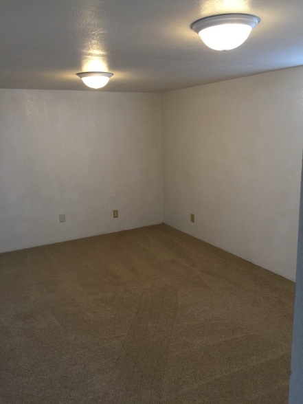 Building Photo - 8471 Hilo Ln S