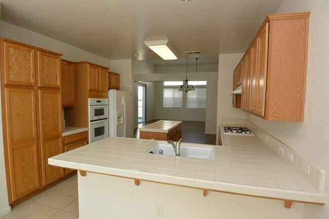 Building Photo - 3204 N Kayenta St