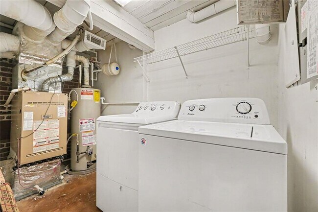 Building Photo - 644 Wells St SW