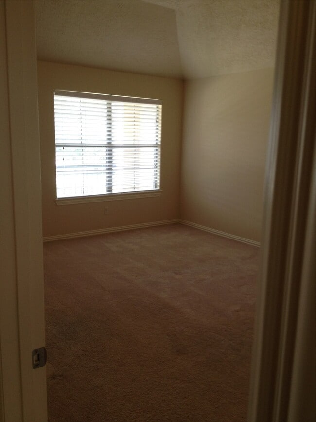 Building Photo - 2038 Palm Forest Ln