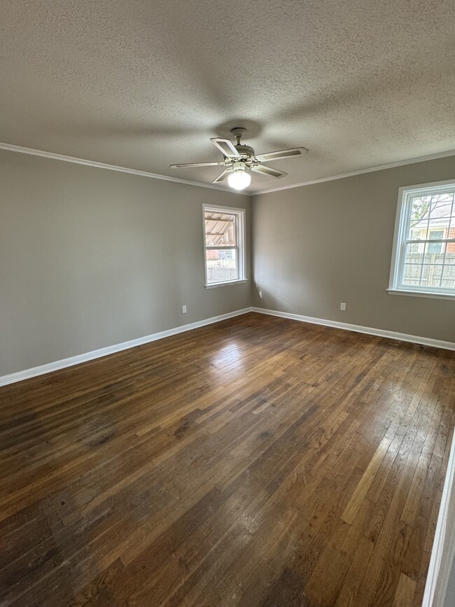 Building Photo - 708 Vassar Dr